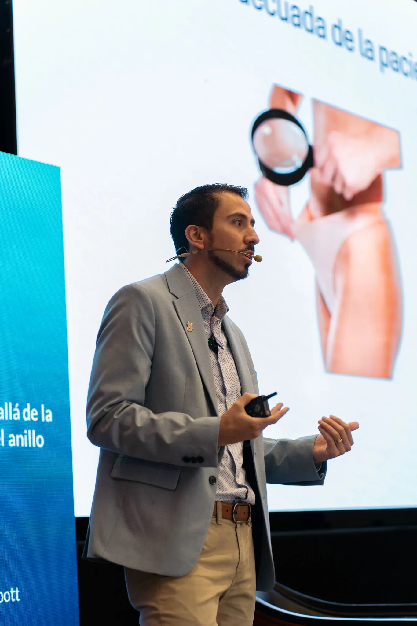 Dr. Adrián Castro, speaker médico, conferencista internacional, AOGCR, FLASOG, ginecología oncológica, cirugía laparoscópica, educación médica, salud femenina, VPH, personas transgénero, medicina inclusiva, congresos médicos, conferencias ginecológicas.