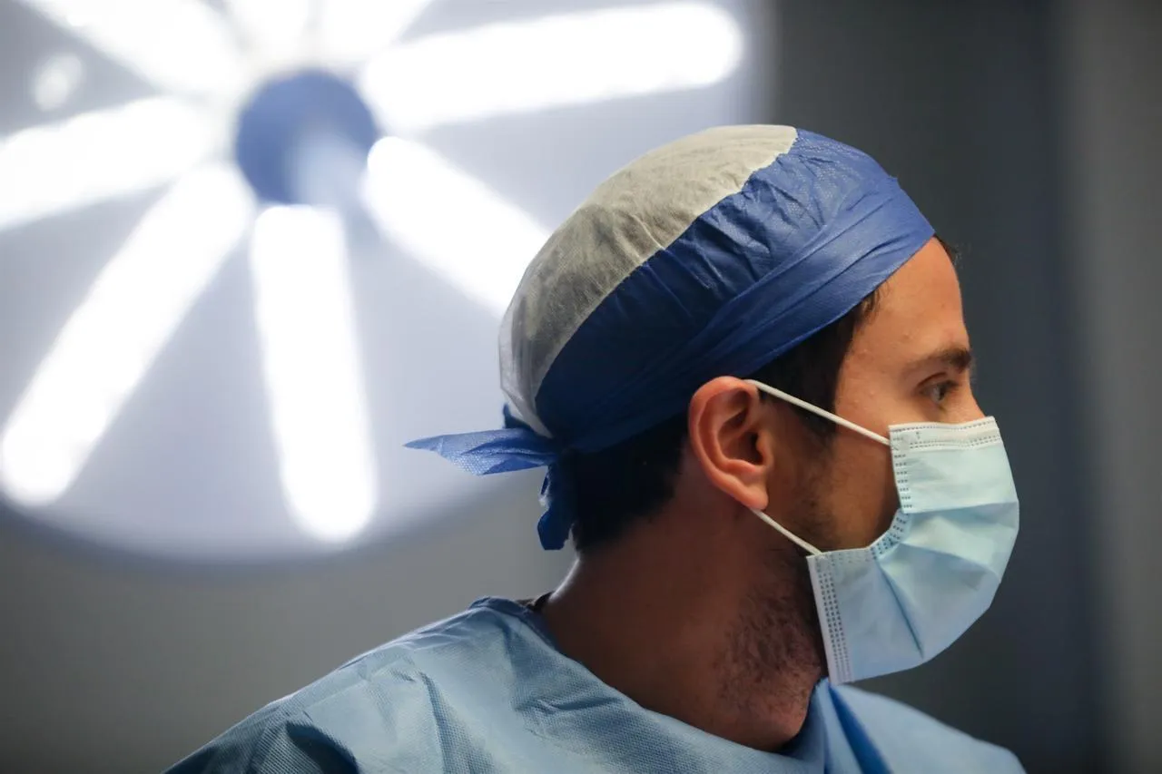 Dr. Adrián Castro - Ginecólogo Oncológico en Costa Rica